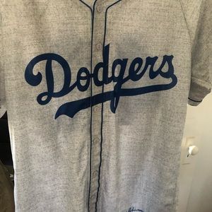 Dodgers Jackie Robinson jersey Stadium giveaway